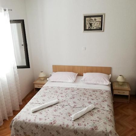 Apartments Aniko Saric Tučepi Екстериор снимка