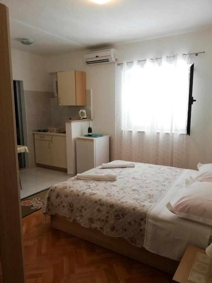 Apartments Aniko Saric Tučepi Екстериор снимка